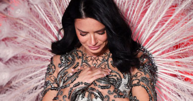 Adriana Lima Son Melek Uçuşu Victoria’s Secret